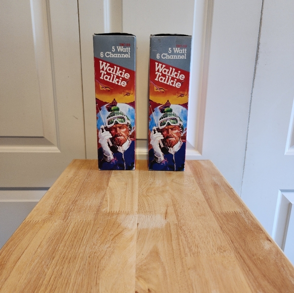 Set of 2  Vintage Realistic Walkie Talkie TRC-218 - Picture 2 of 3